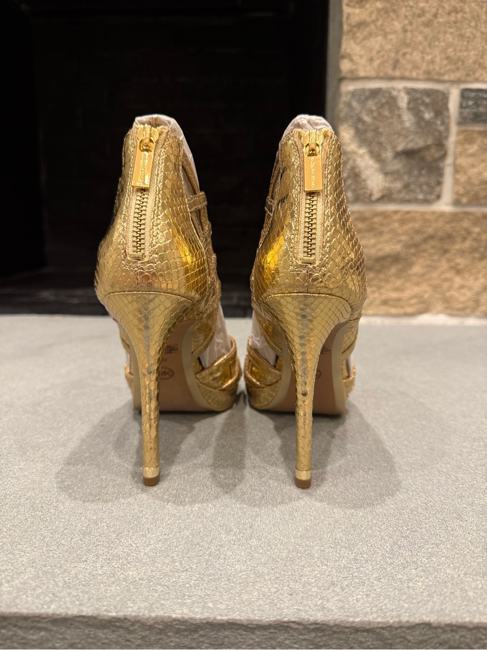 Gold Leather Cage High Heels - Picture 4 of 5